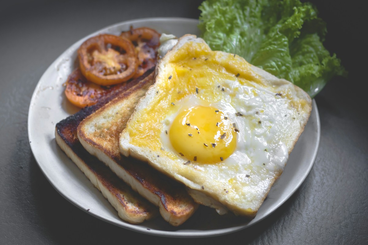 A colourful breakfast plate